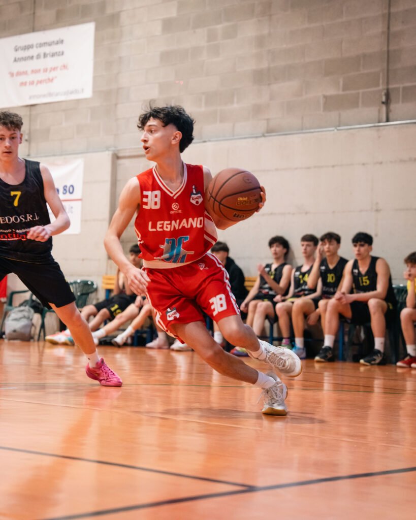 Un giocatore in palleggio alla Black Panthers Cup